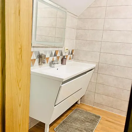 Golden Lemon Apartment *