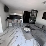 Golden Lemon Apartment *